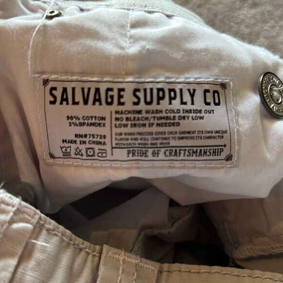 🔥Great condition Salvage cargo shorts ! Cream color size 36 - Picture 3 of 6